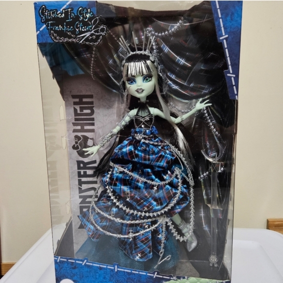 🪷Monster High Doll, Frankie Stein Stitched in Style Fashion Collectible - Picture 7 of 8